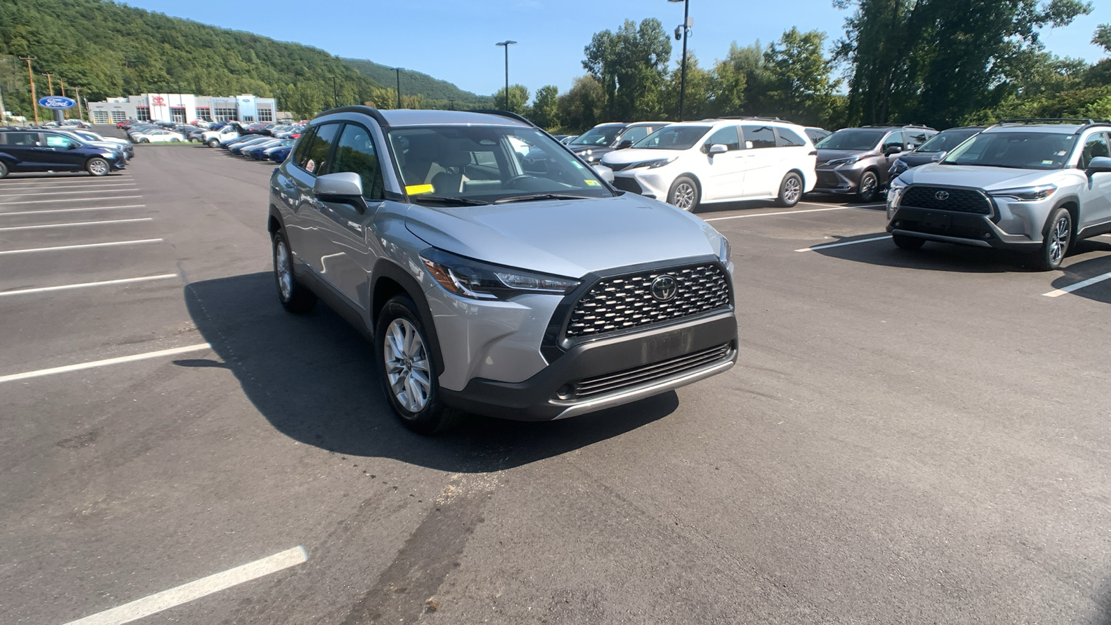 2023 Toyota Corolla Cross LE 1