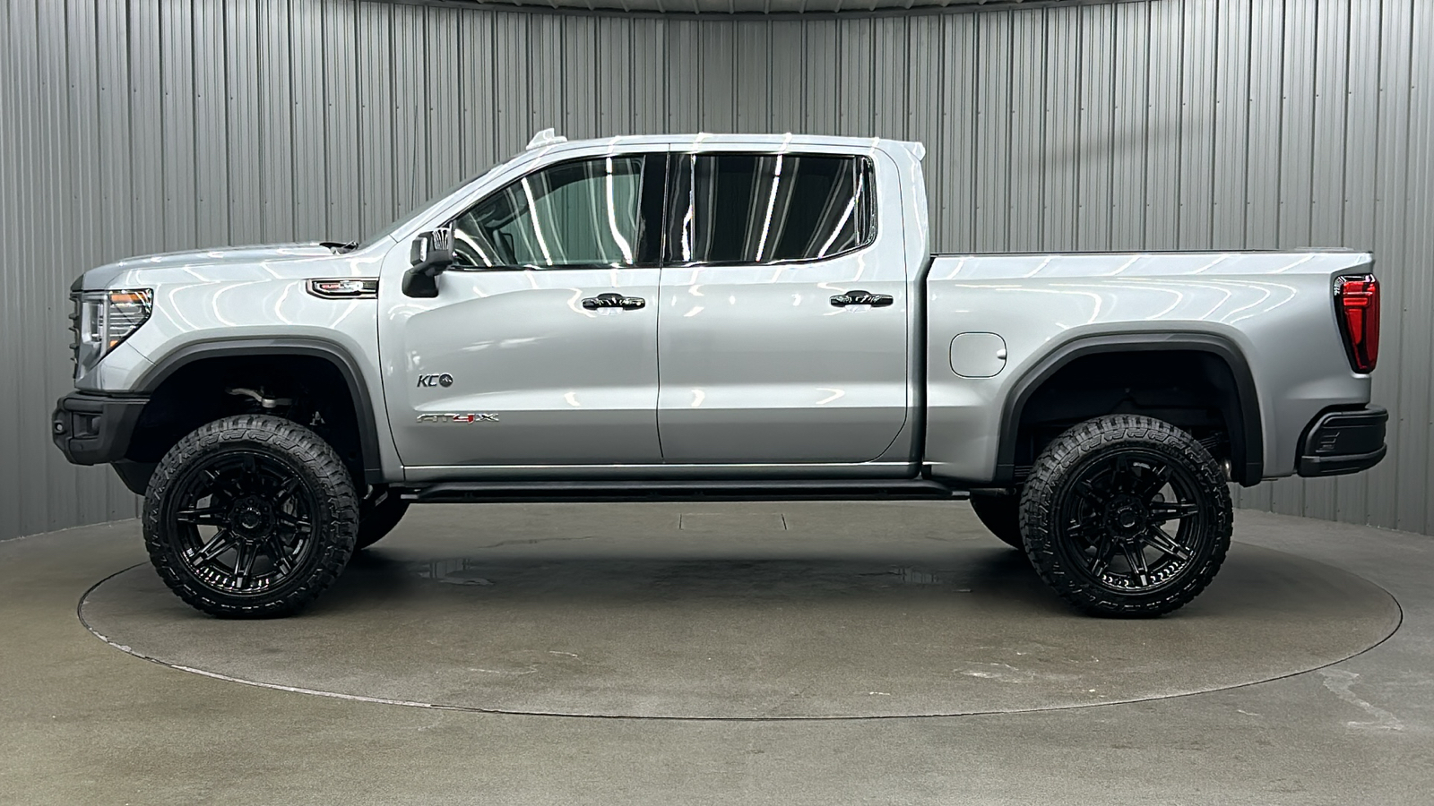 2023 GMC Sierra 1500 AT4X 2