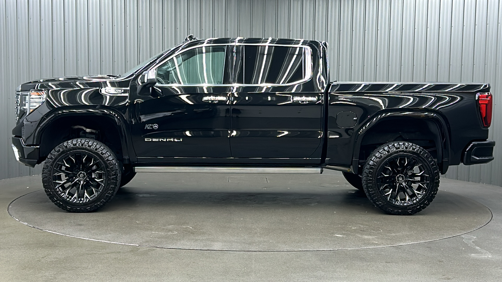 2023 GMC Sierra 1500 Denali 2