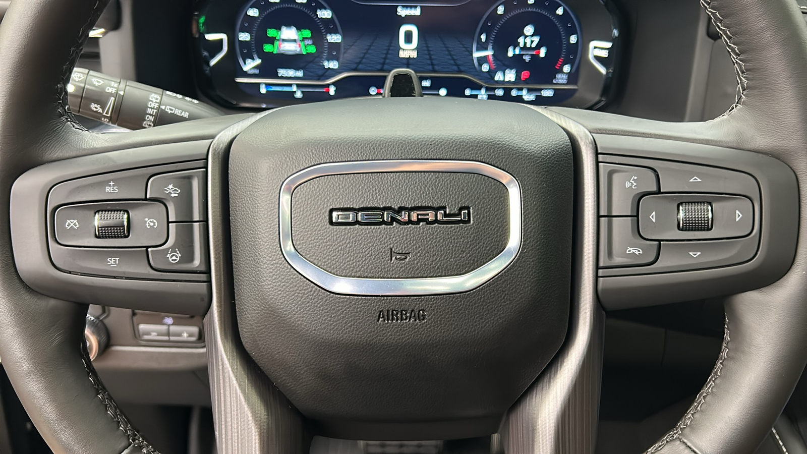 2024 GMC Yukon Denali Ultimate 25