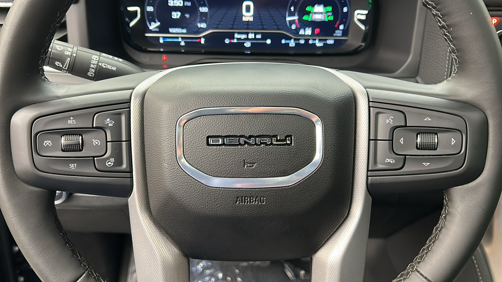 2024 GMC Yukon Denali 25