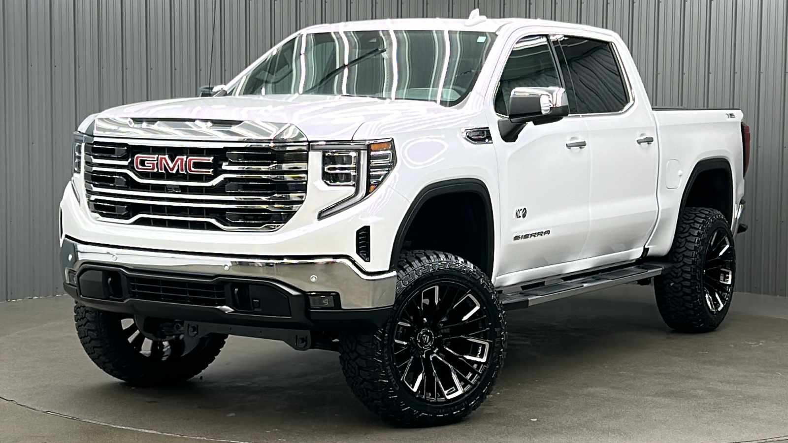 2024 GMC Sierra 1500 SLT 1