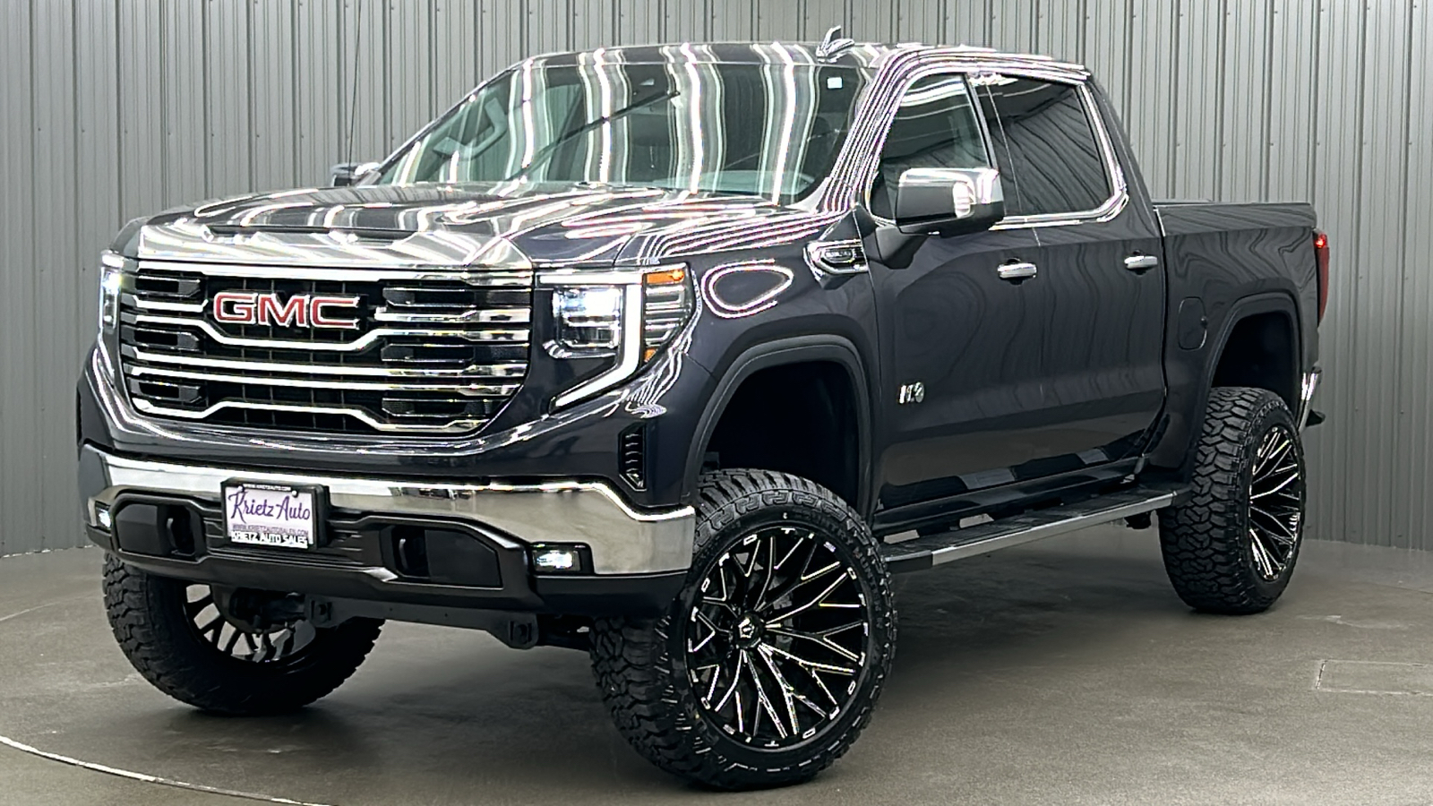 2023 GMC Sierra 1500 SLT 1