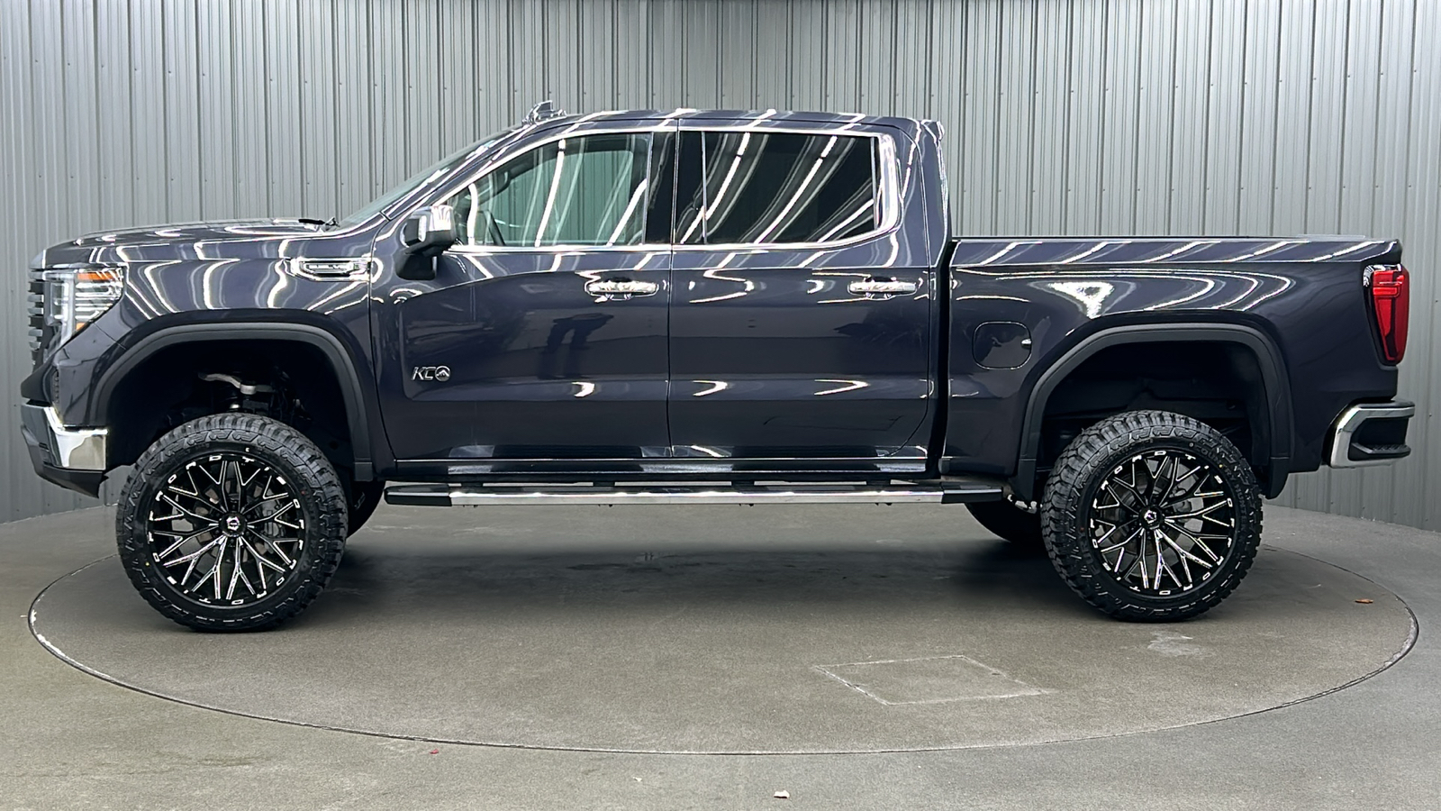 2023 GMC Sierra 1500 SLT 2