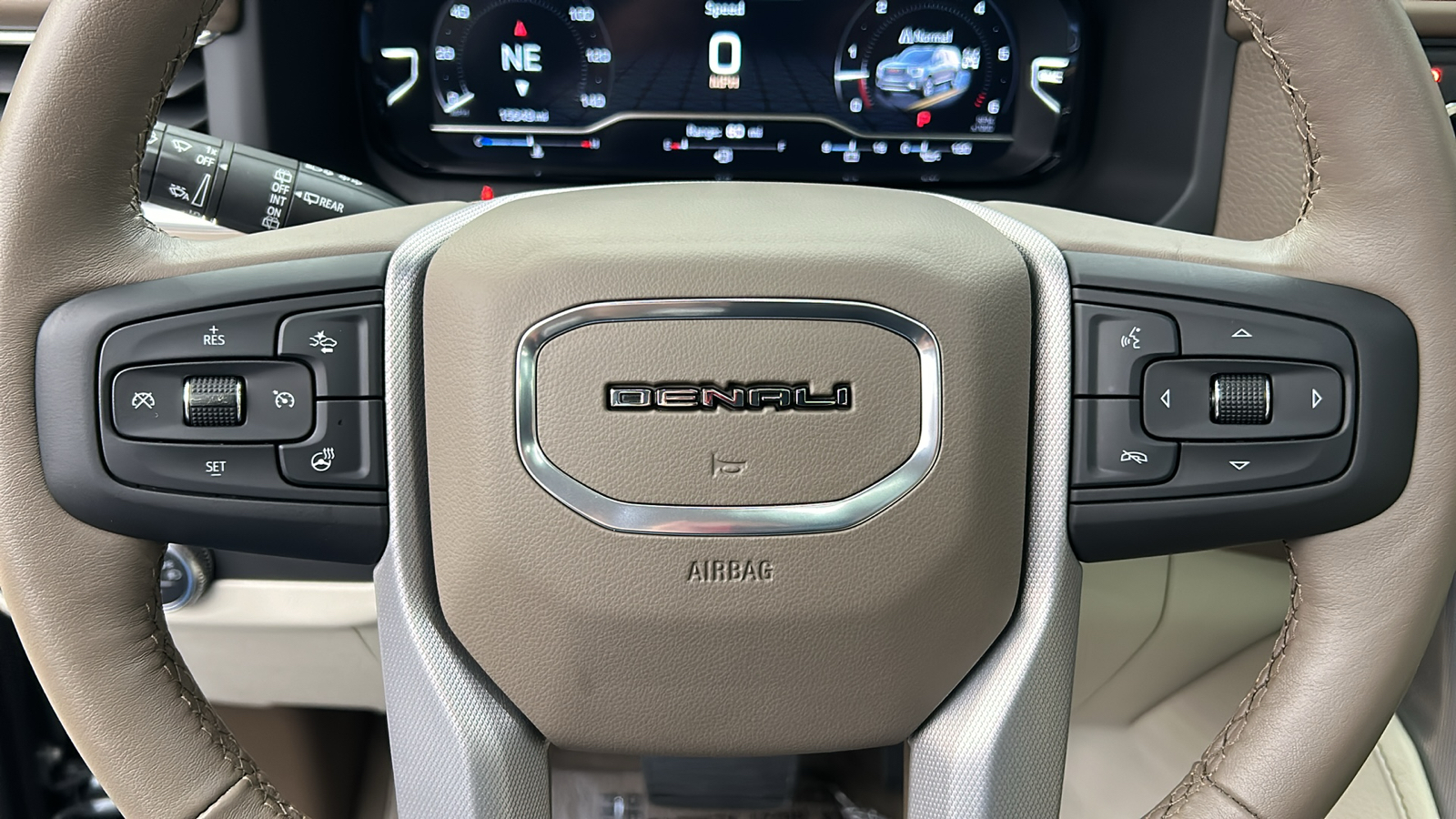 2023 GMC Yukon XL Denali 25