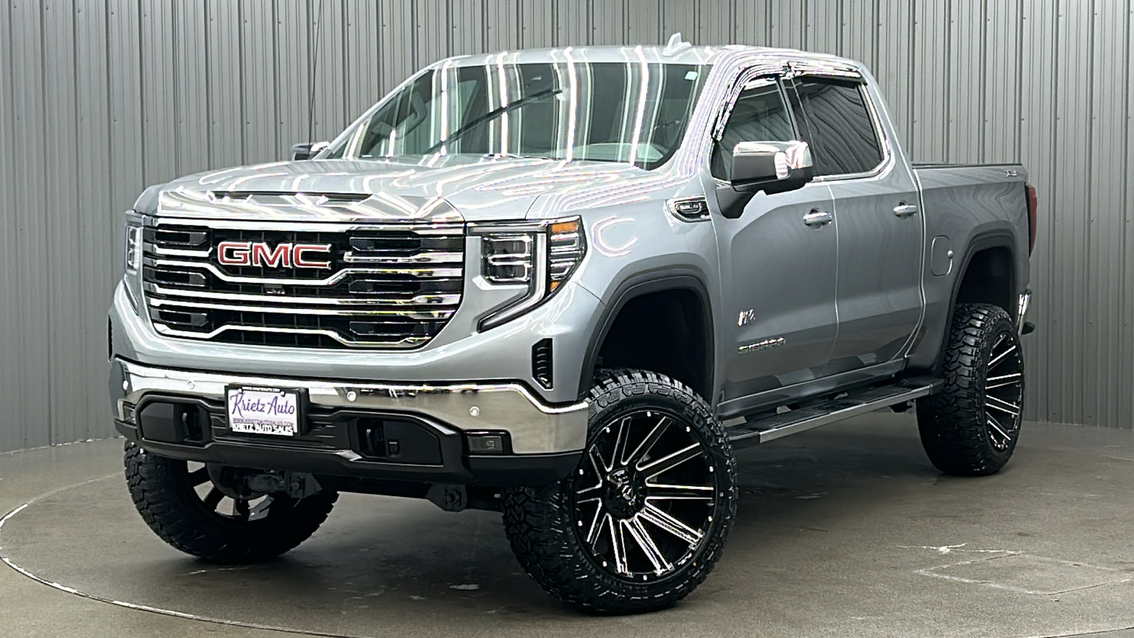 2023 GMC Sierra 1500 SLT 1