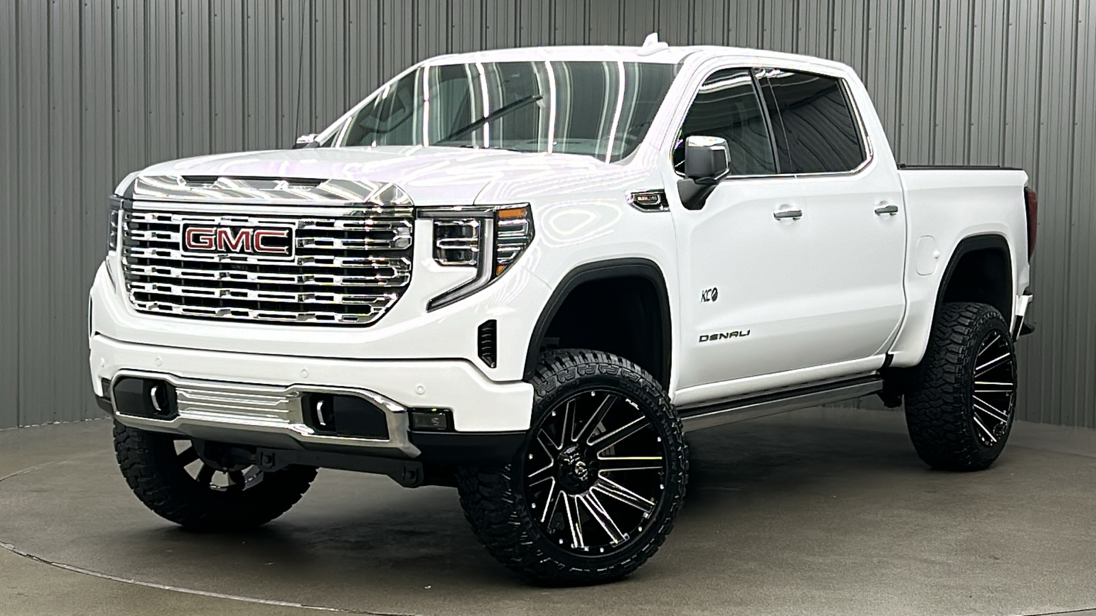 2023 GMC Sierra 1500 Denali 1