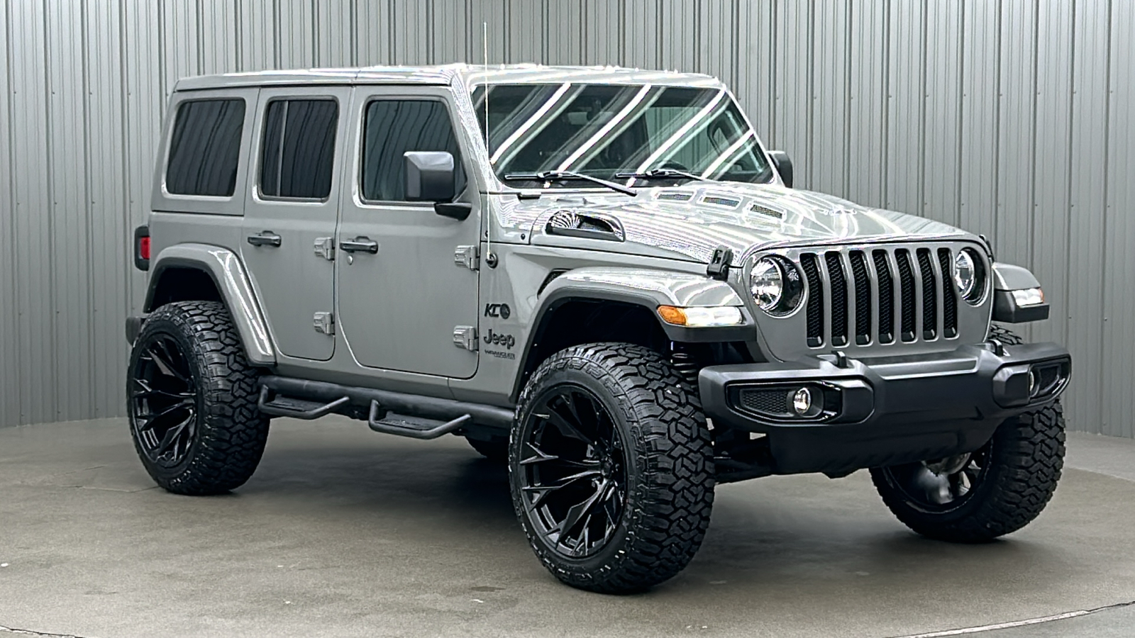 2022 Jeep Wrangler Unlimited Sahara Altitude 7