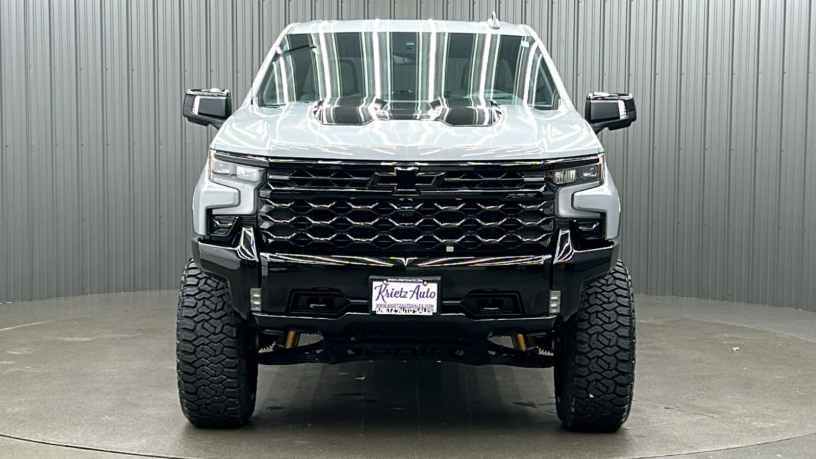 2024 Chevrolet Silverado 1500 ZR2 8