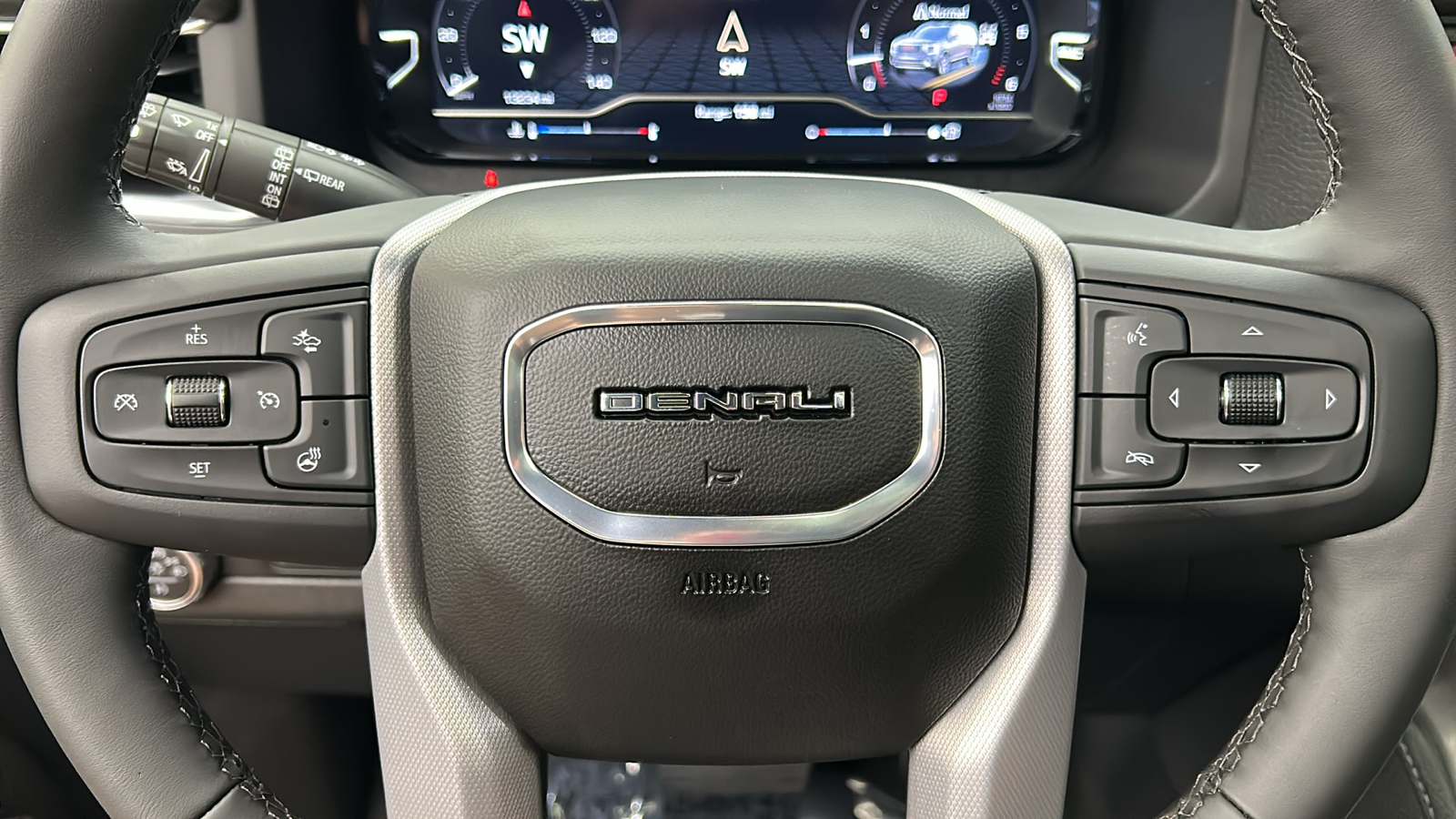 2023 GMC Yukon Denali 27