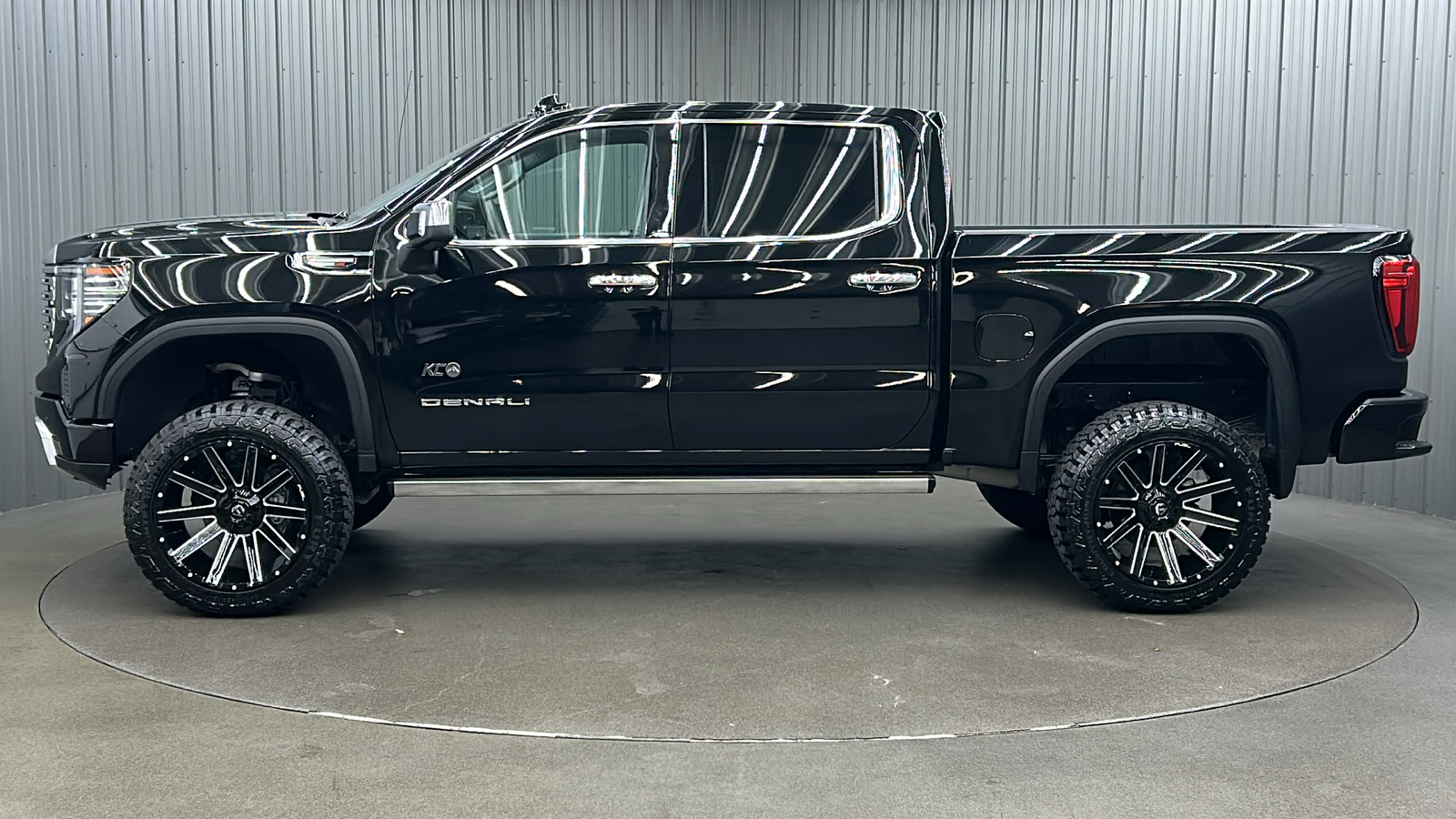 2023 GMC Sierra 1500 Denali 2