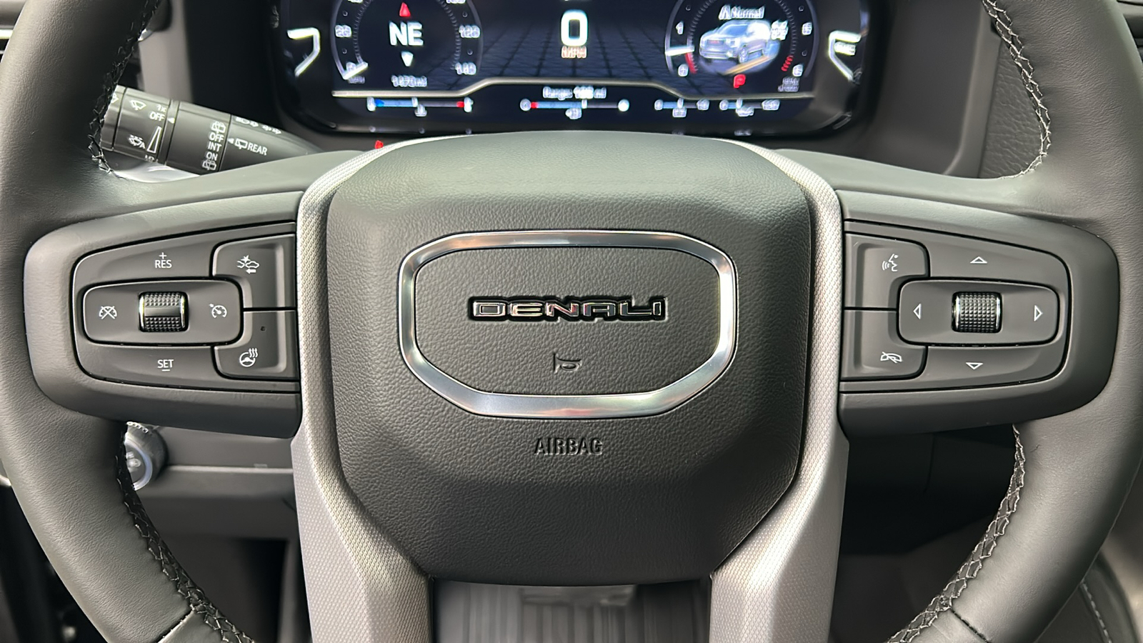 2023 GMC Yukon Denali 25