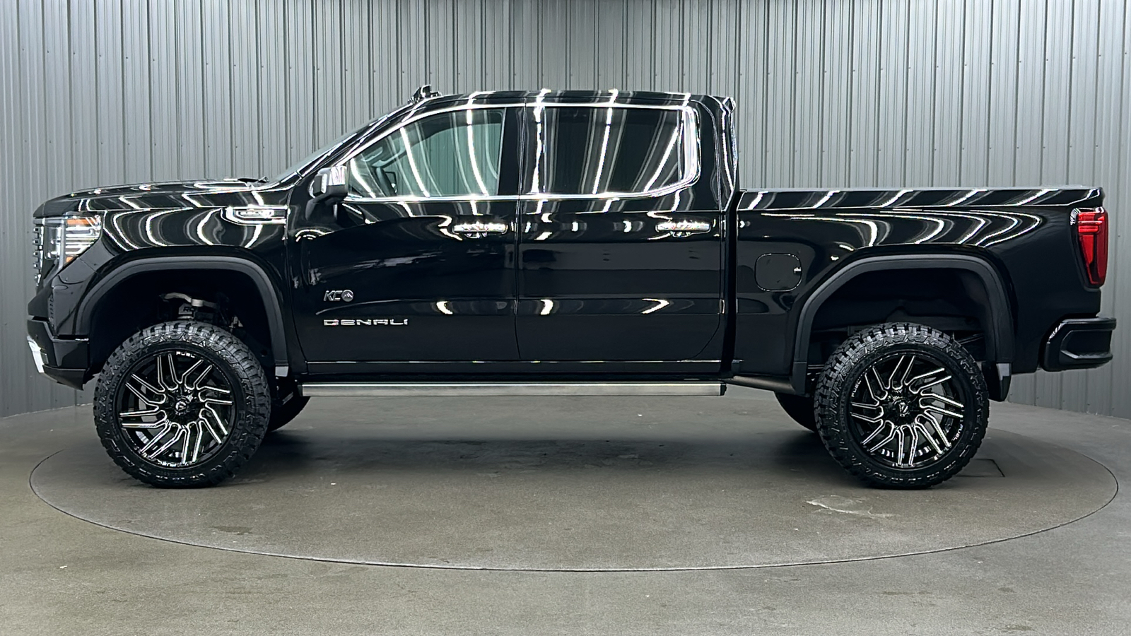 2023 GMC Sierra 1500 Denali 2