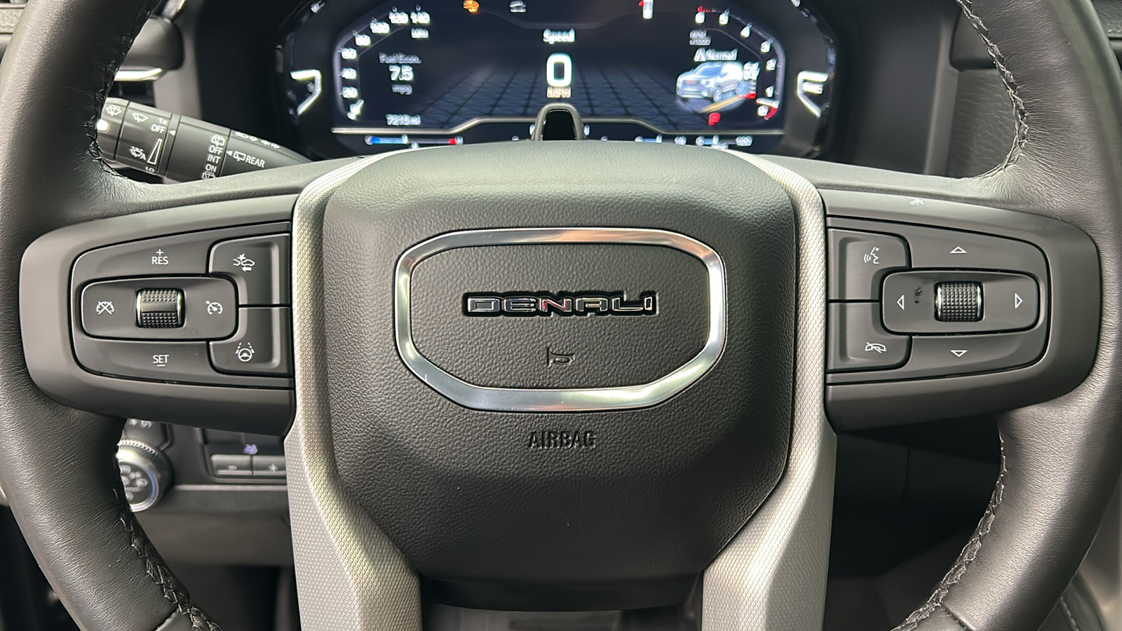 2023 GMC Yukon XL Denali 25