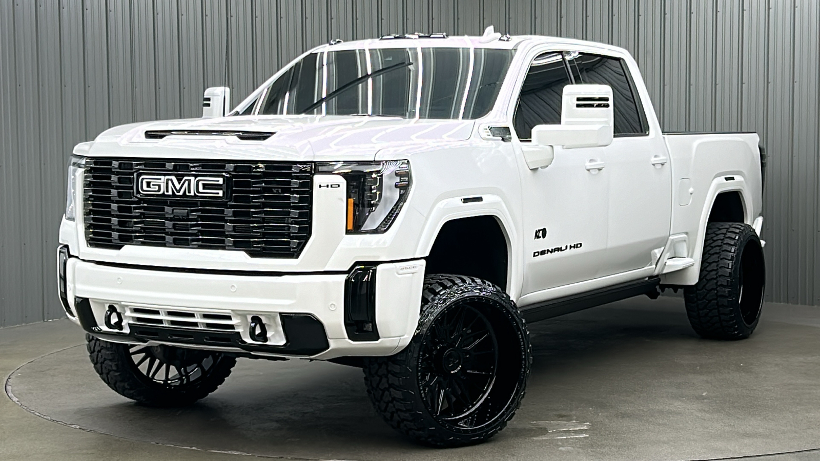 2024 GMC Sierra 2500HD Denali 1