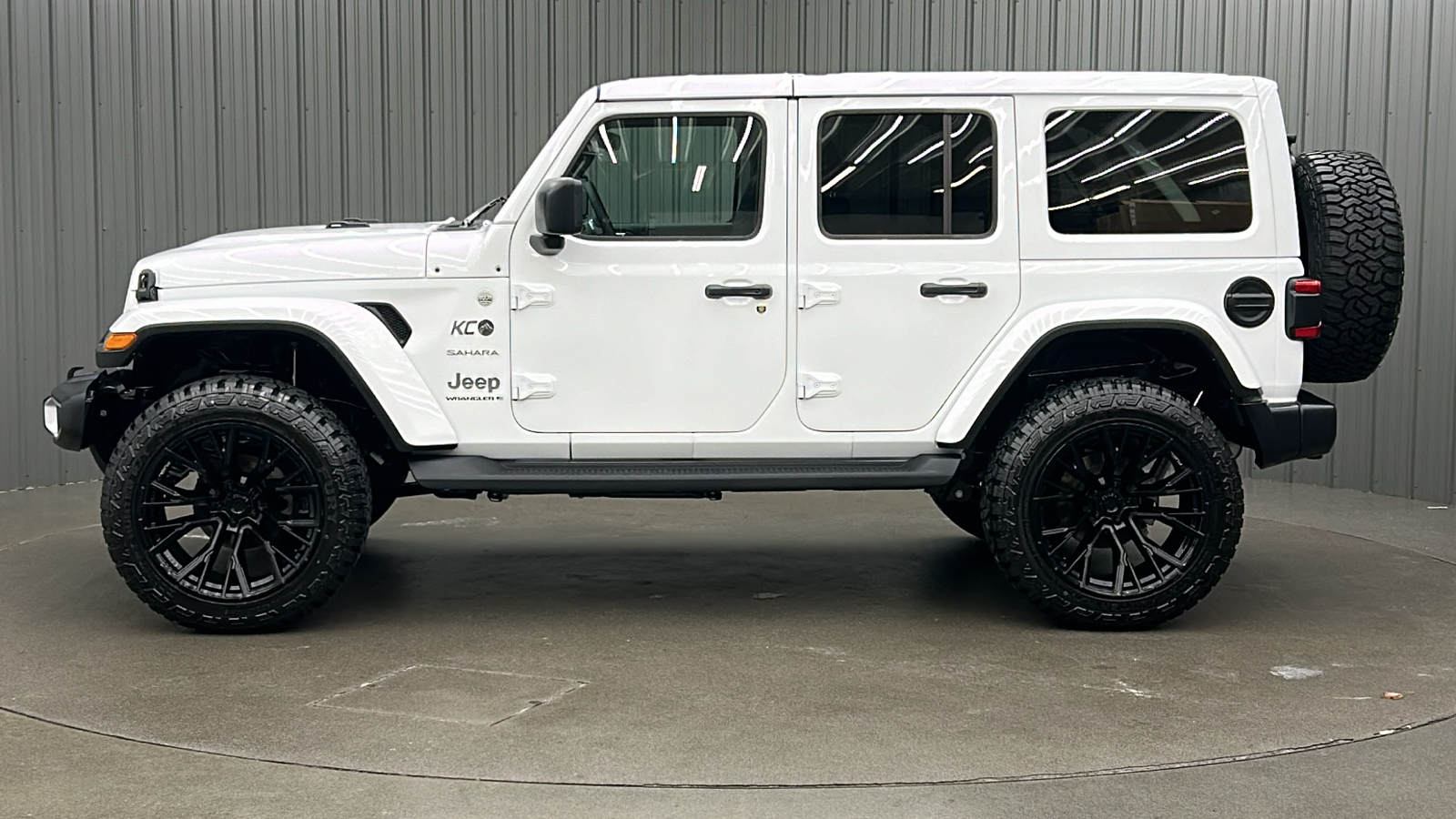 2024 Jeep Wrangler Sahara 2