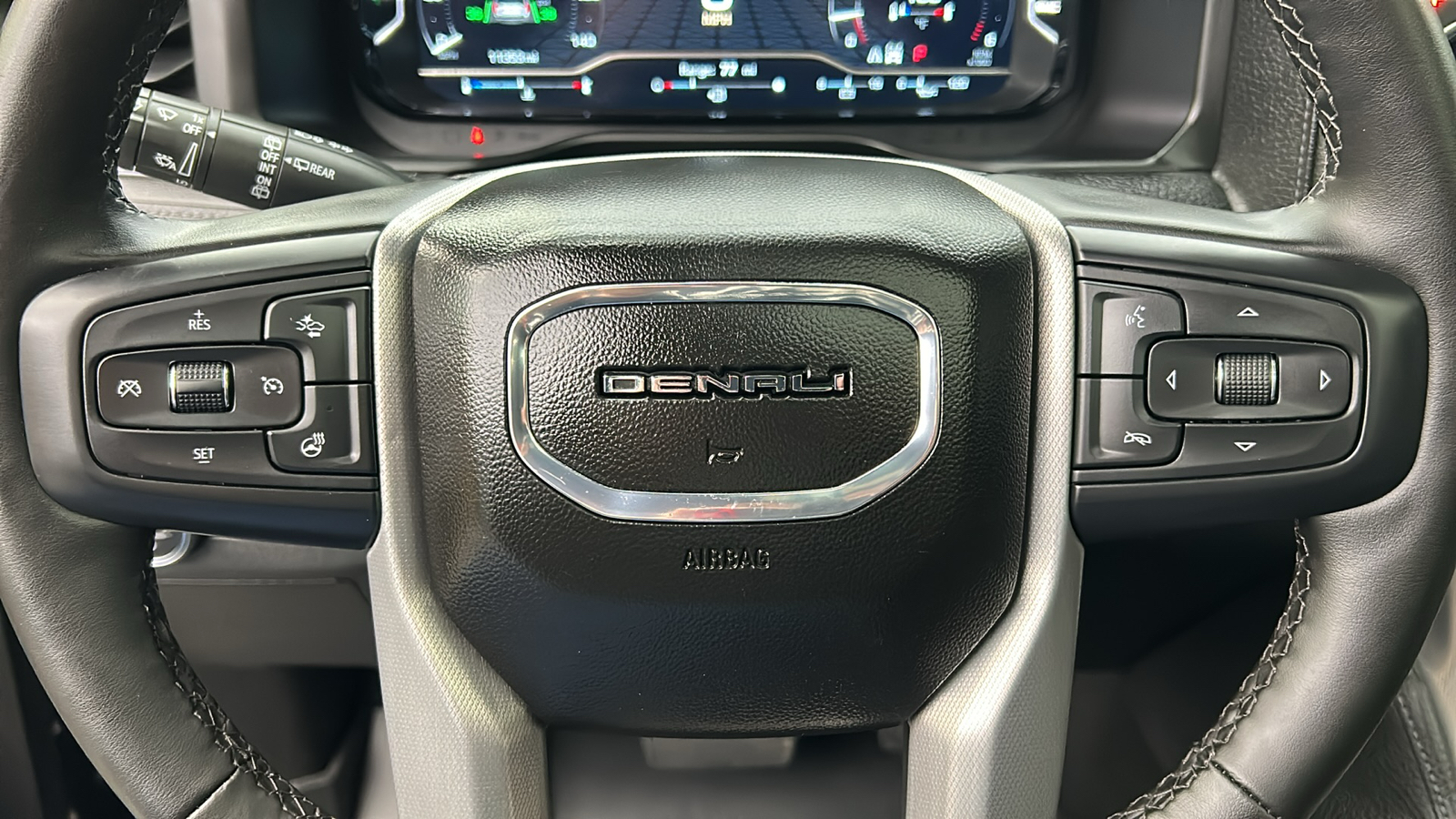 2023 GMC Yukon Denali 27