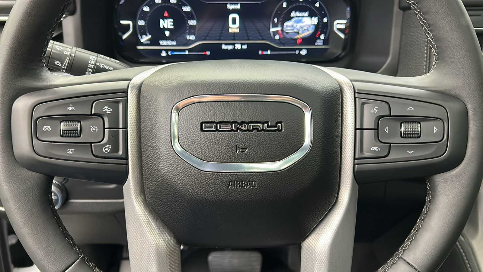 2023 GMC Yukon Denali 25