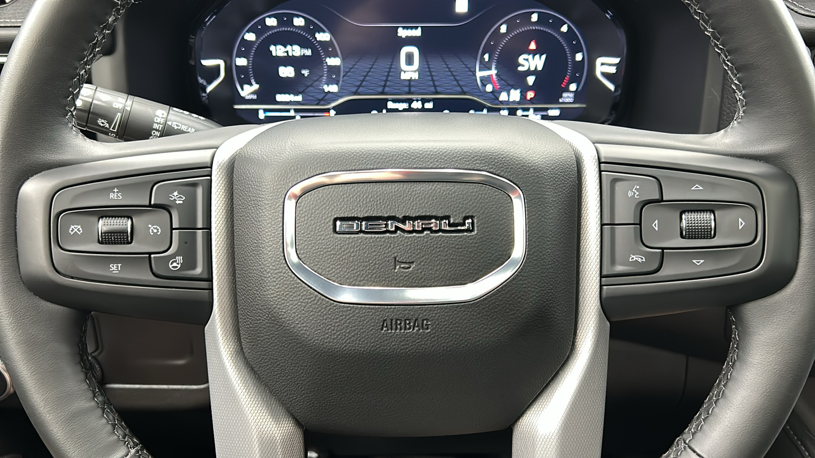 2023 GMC Yukon Denali 25