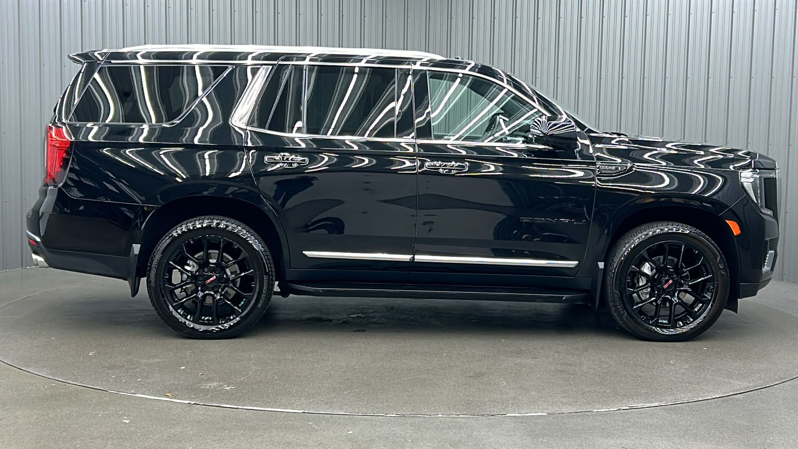 2023 GMC Yukon Denali 6