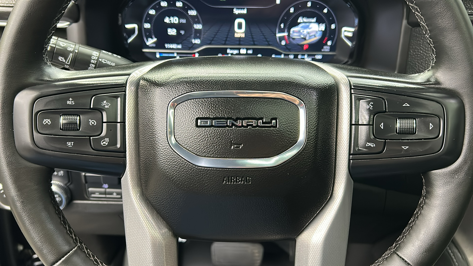 2023 GMC Yukon Denali 25