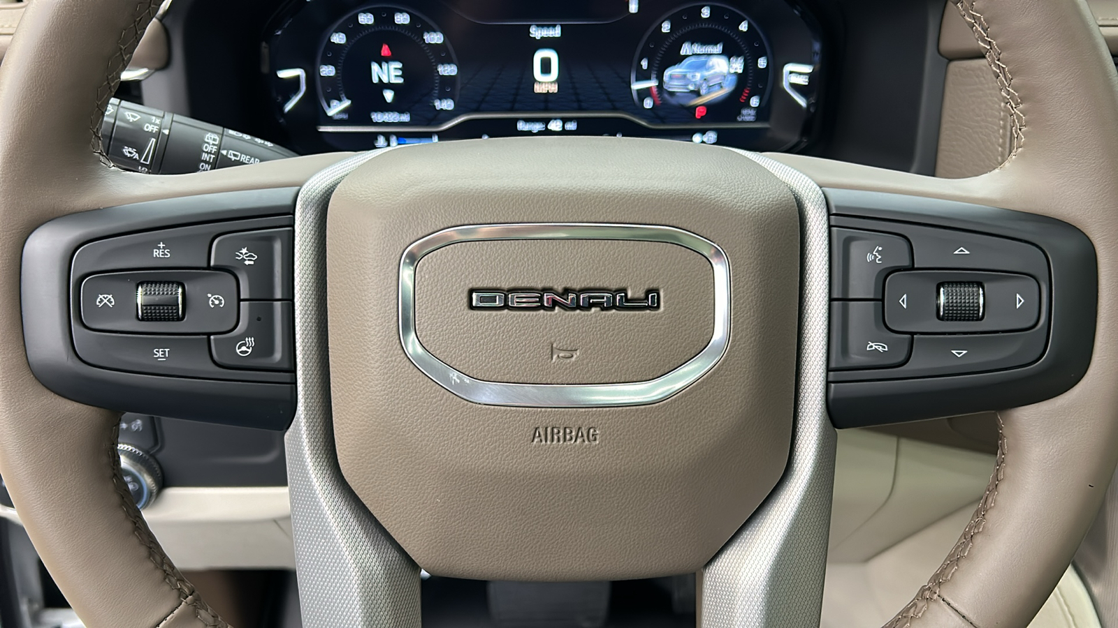 2023 GMC Yukon Denali 25