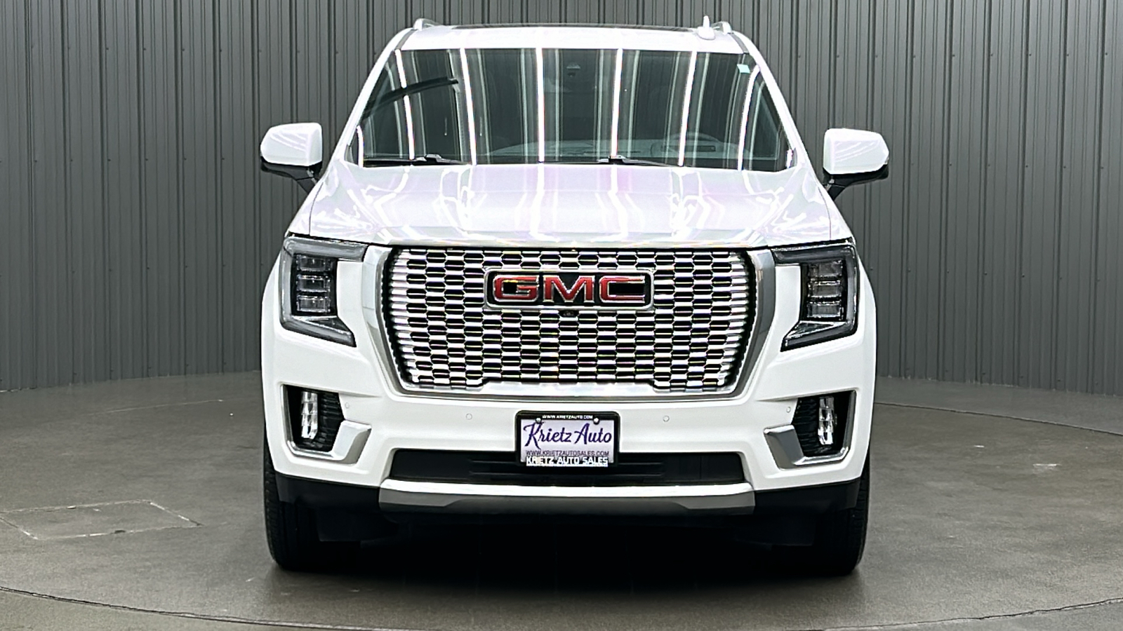 2023 GMC Yukon XL Denali 8