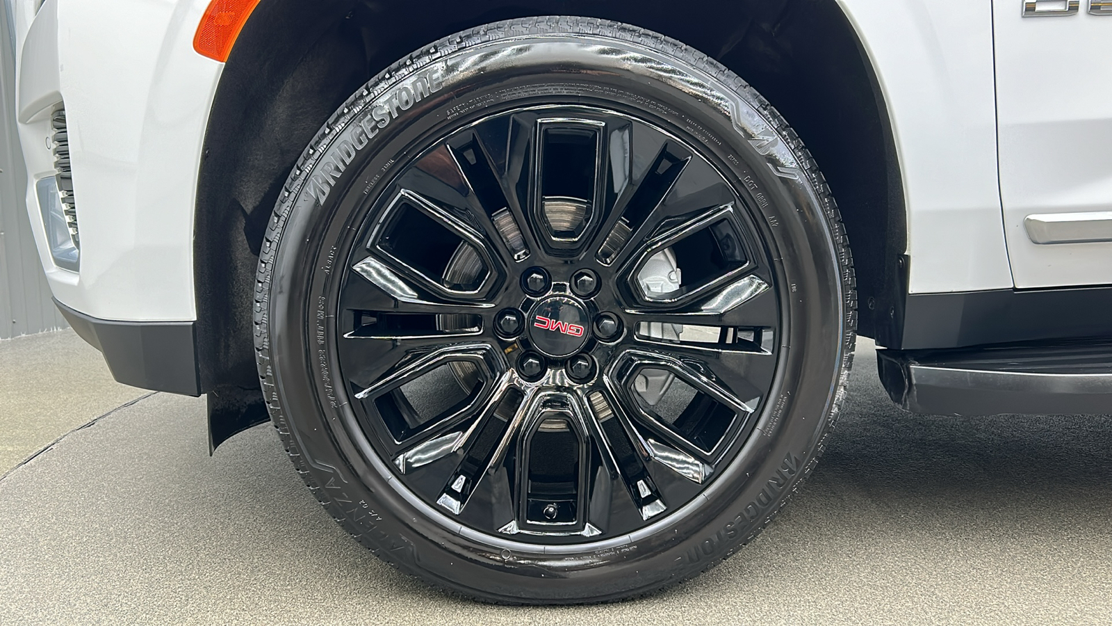 2023 GMC Yukon XL Denali 10