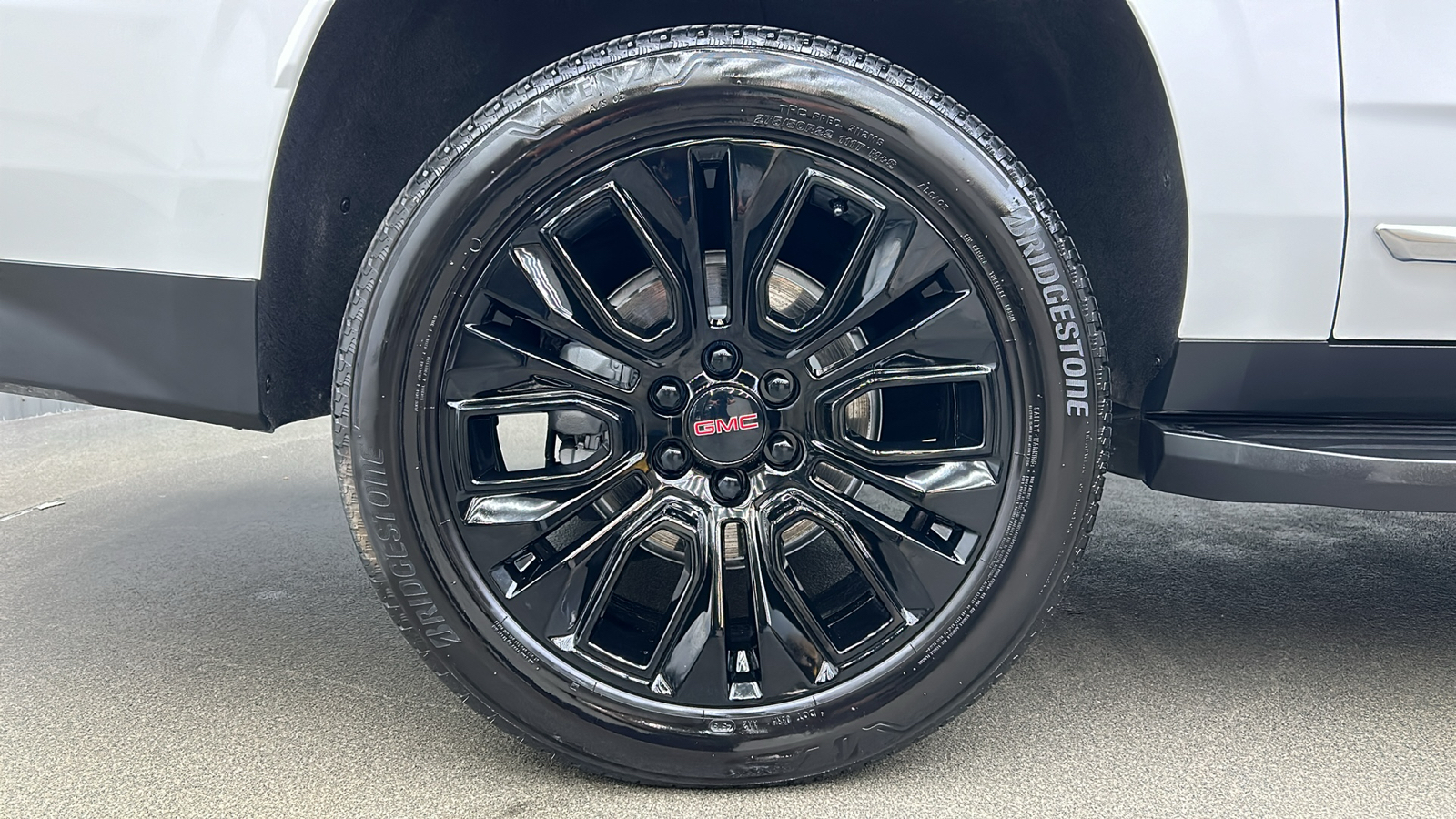 2023 GMC Yukon XL Denali 12