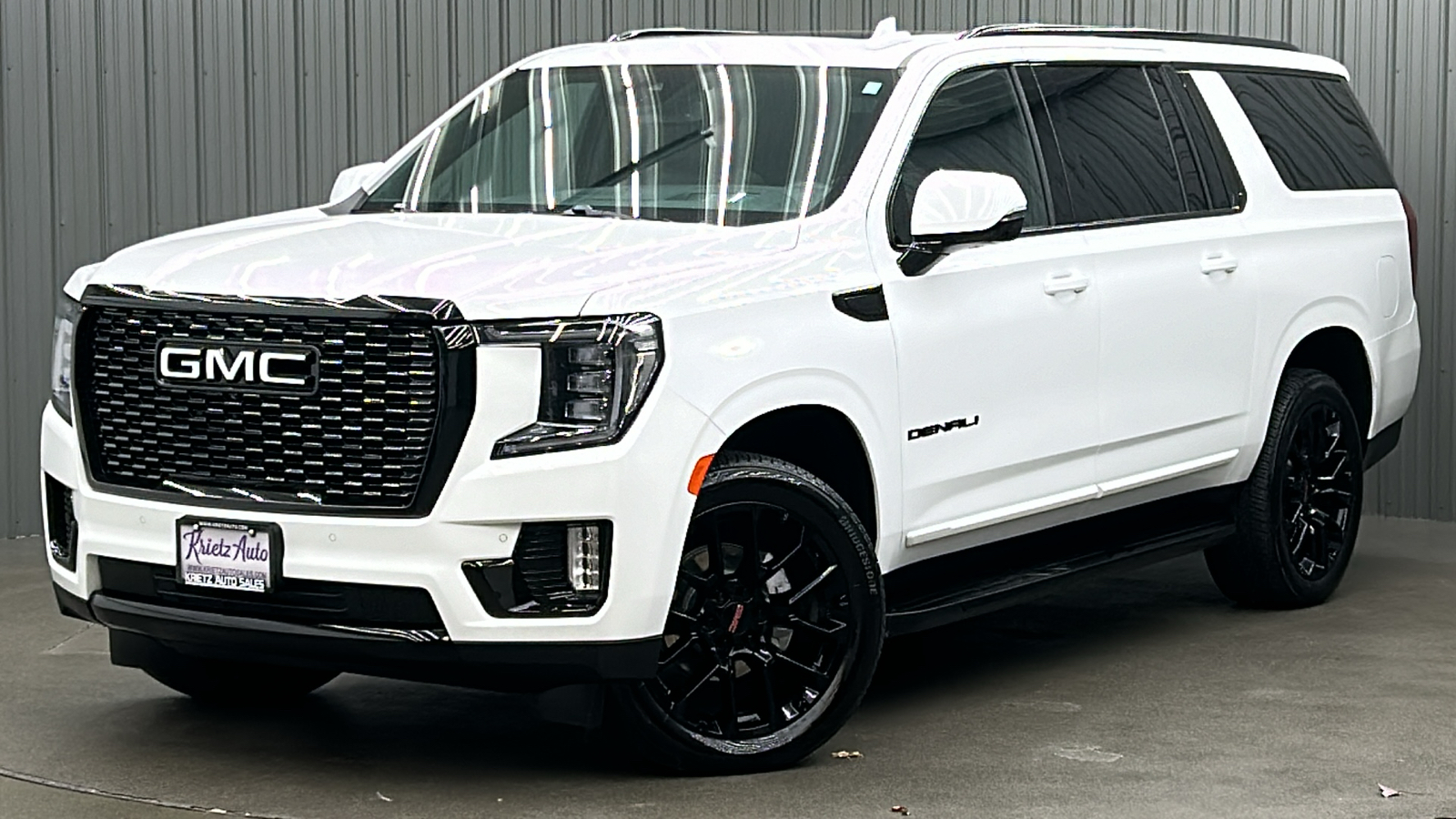 2023 GMC Yukon XL Denali 1