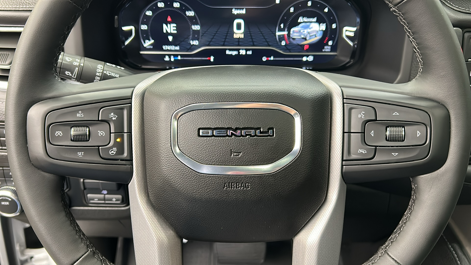 2023 GMC Yukon XL Denali 25