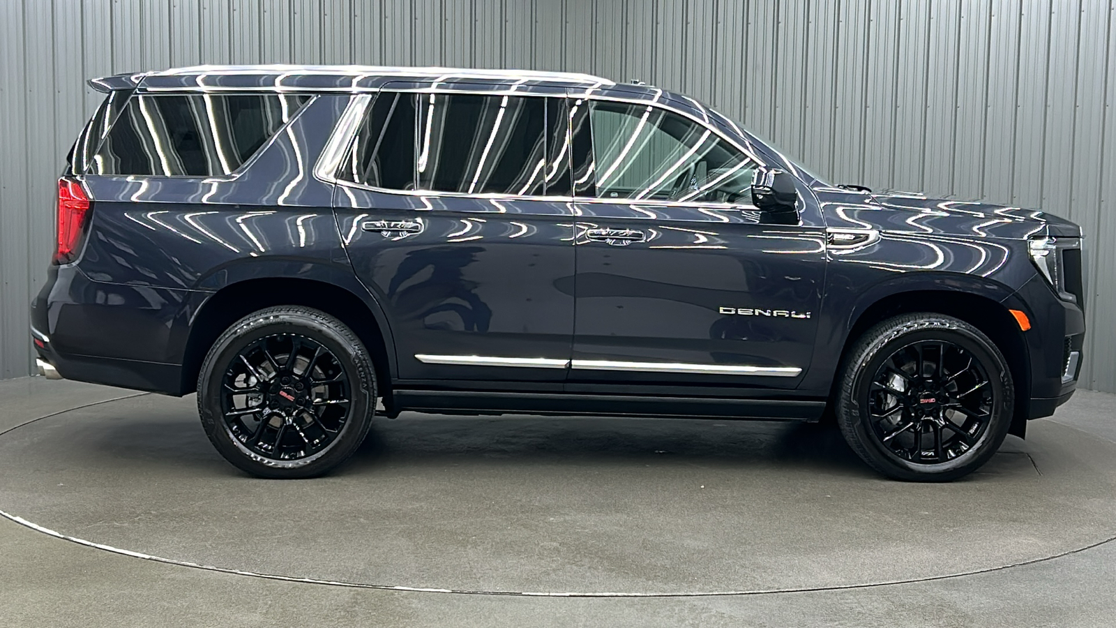 2023 GMC Yukon Denali 6