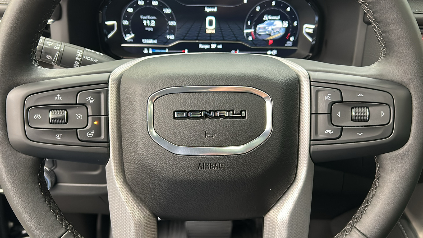 2023 GMC Yukon Denali 25