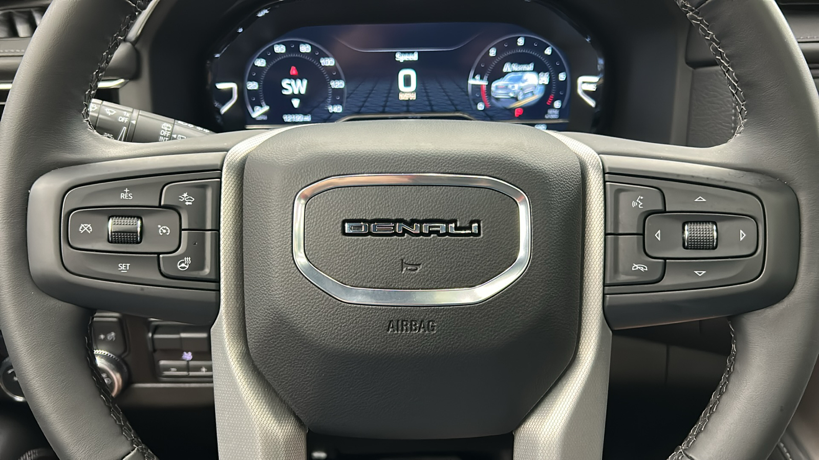 2023 GMC Yukon Denali 25