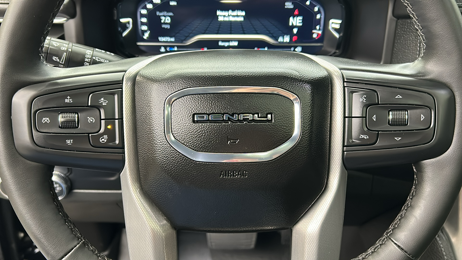 2023 GMC Yukon Denali 27