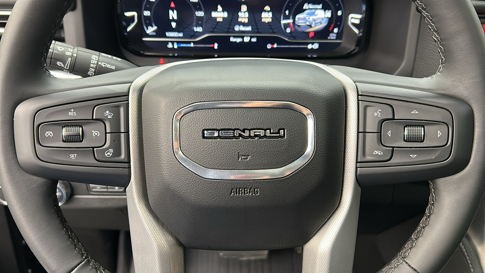 2023 GMC Yukon  23