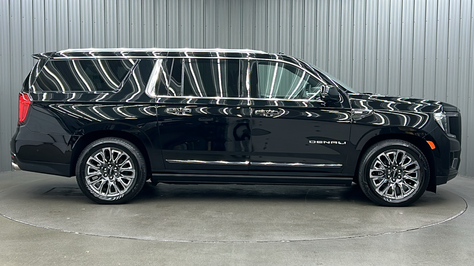 2023 GMC Yukon XL Denali Ultimate 6