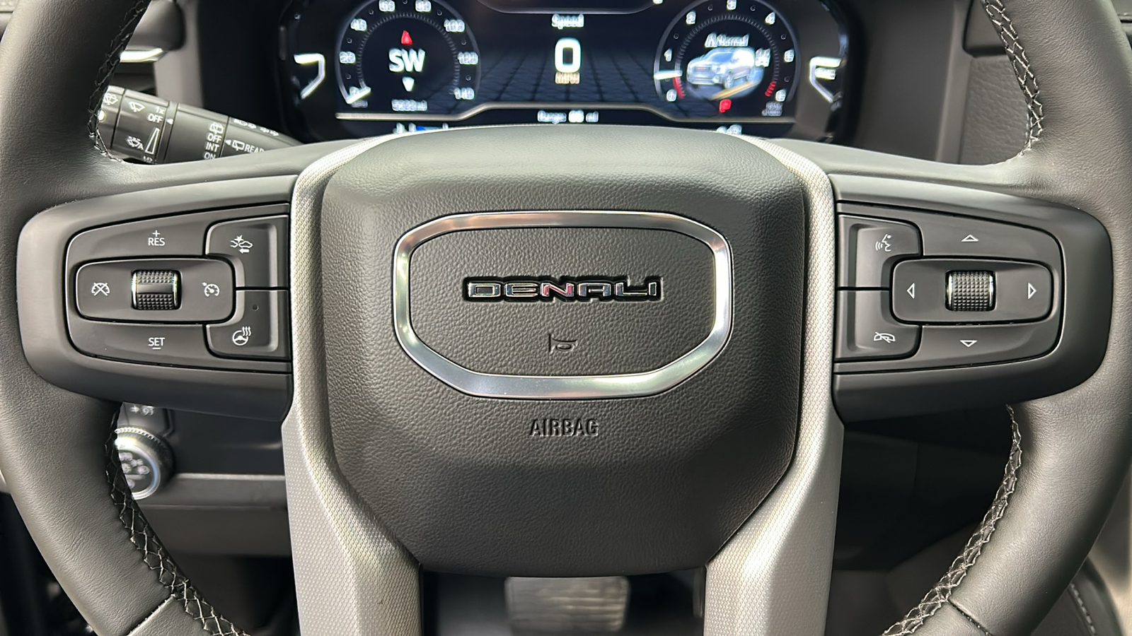 2023 GMC Yukon Denali 24