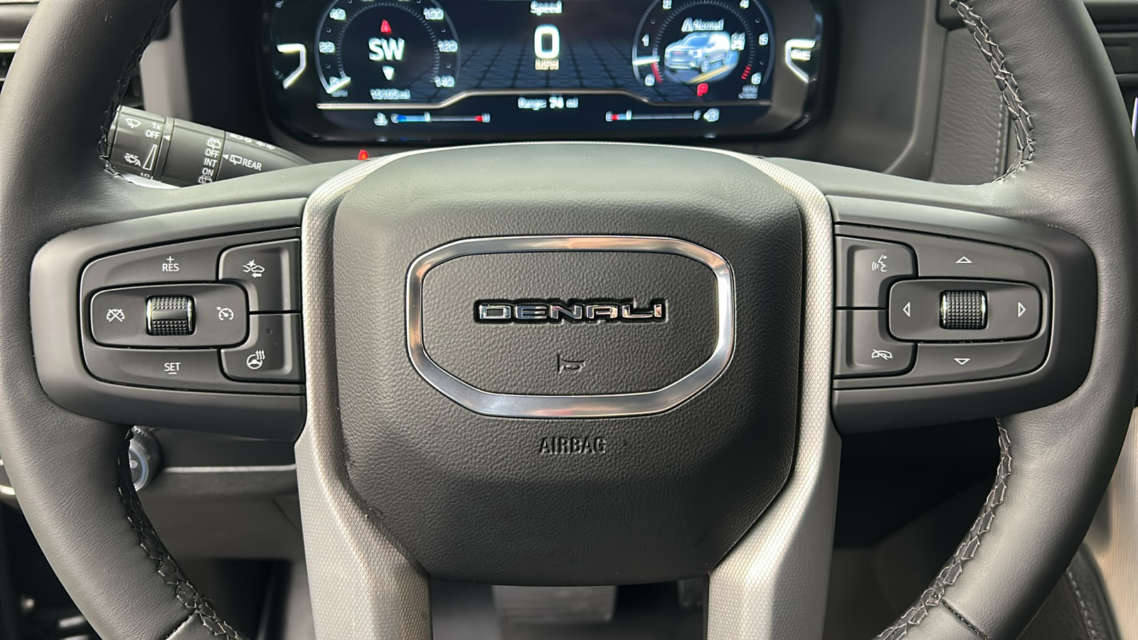 2023 GMC Yukon Denali 25