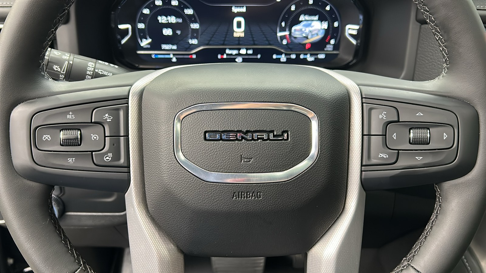 2023 GMC Yukon Denali 25