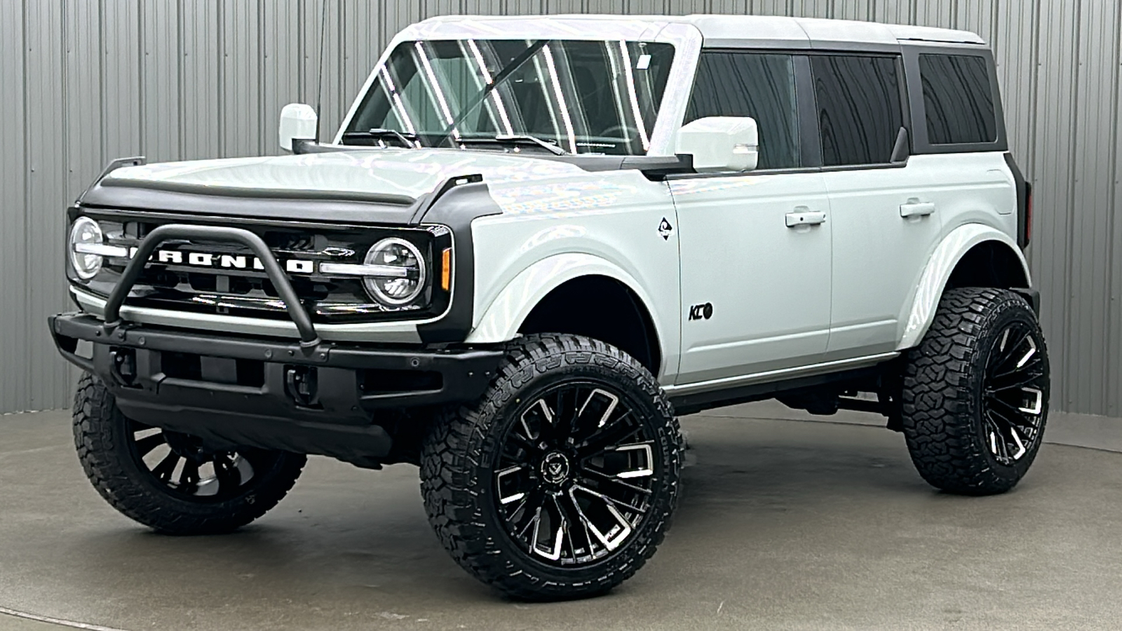 2024 Ford Bronco Outer Banks 1