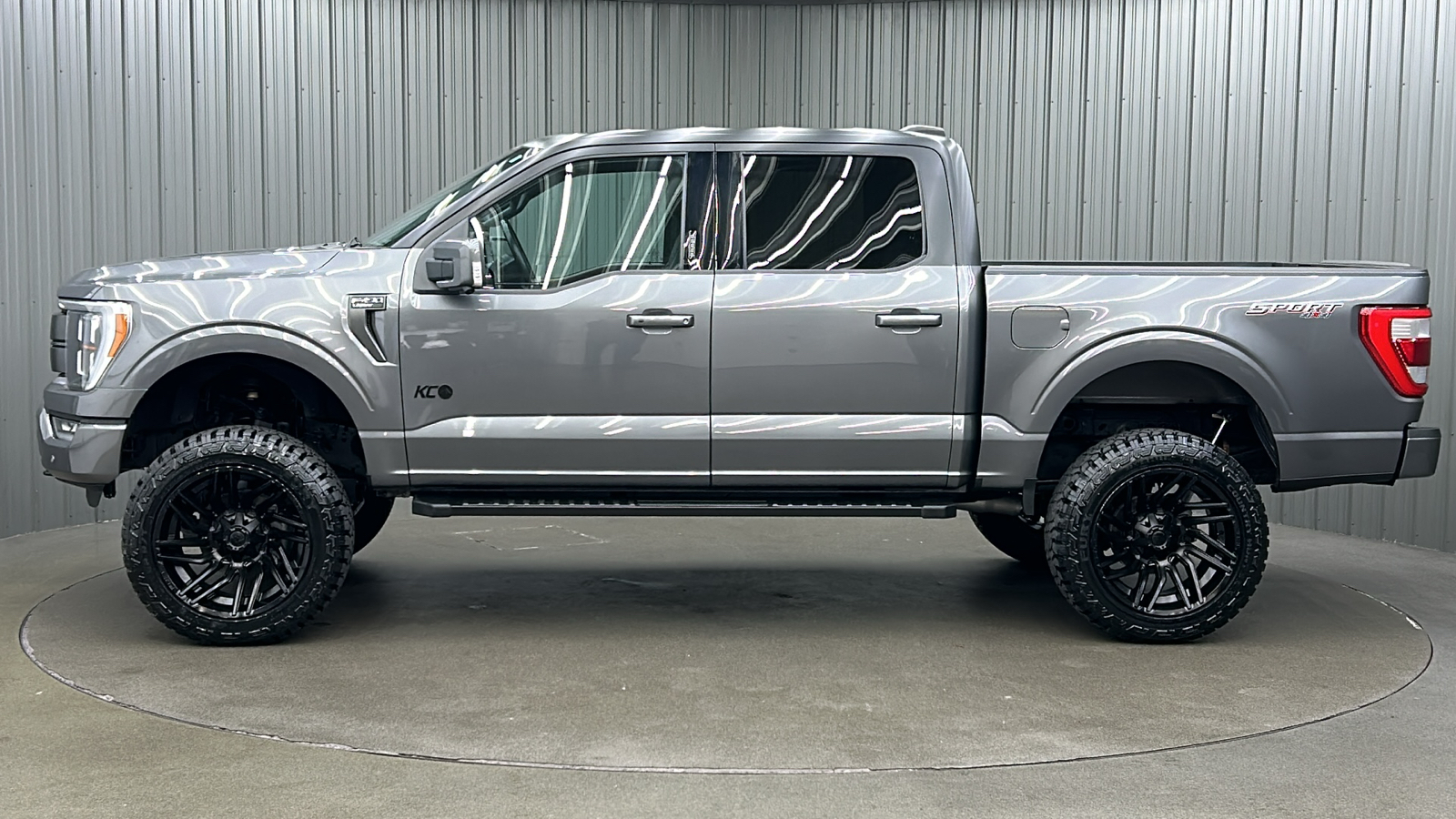 2022 Ford F-150 Lariat 2