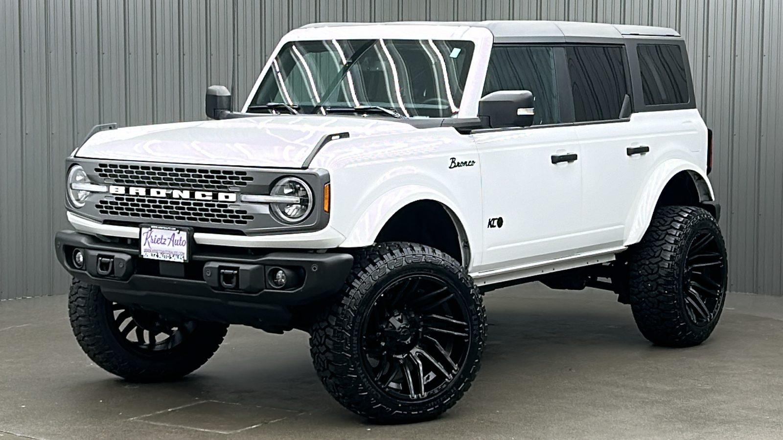 2023 Ford Bronco Badlands 1