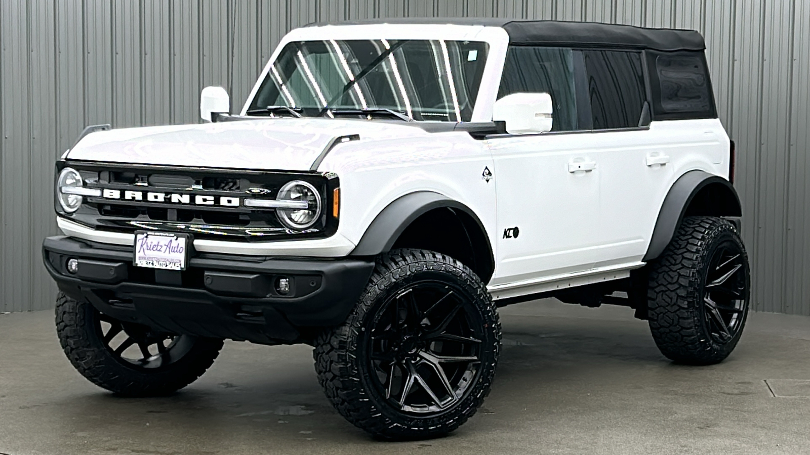 2023 Ford Bronco Outer Banks 1