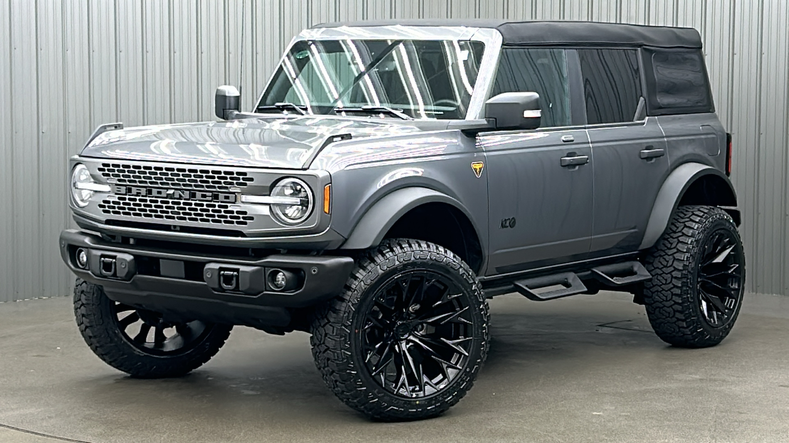 2023 Ford Bronco Badlands 1