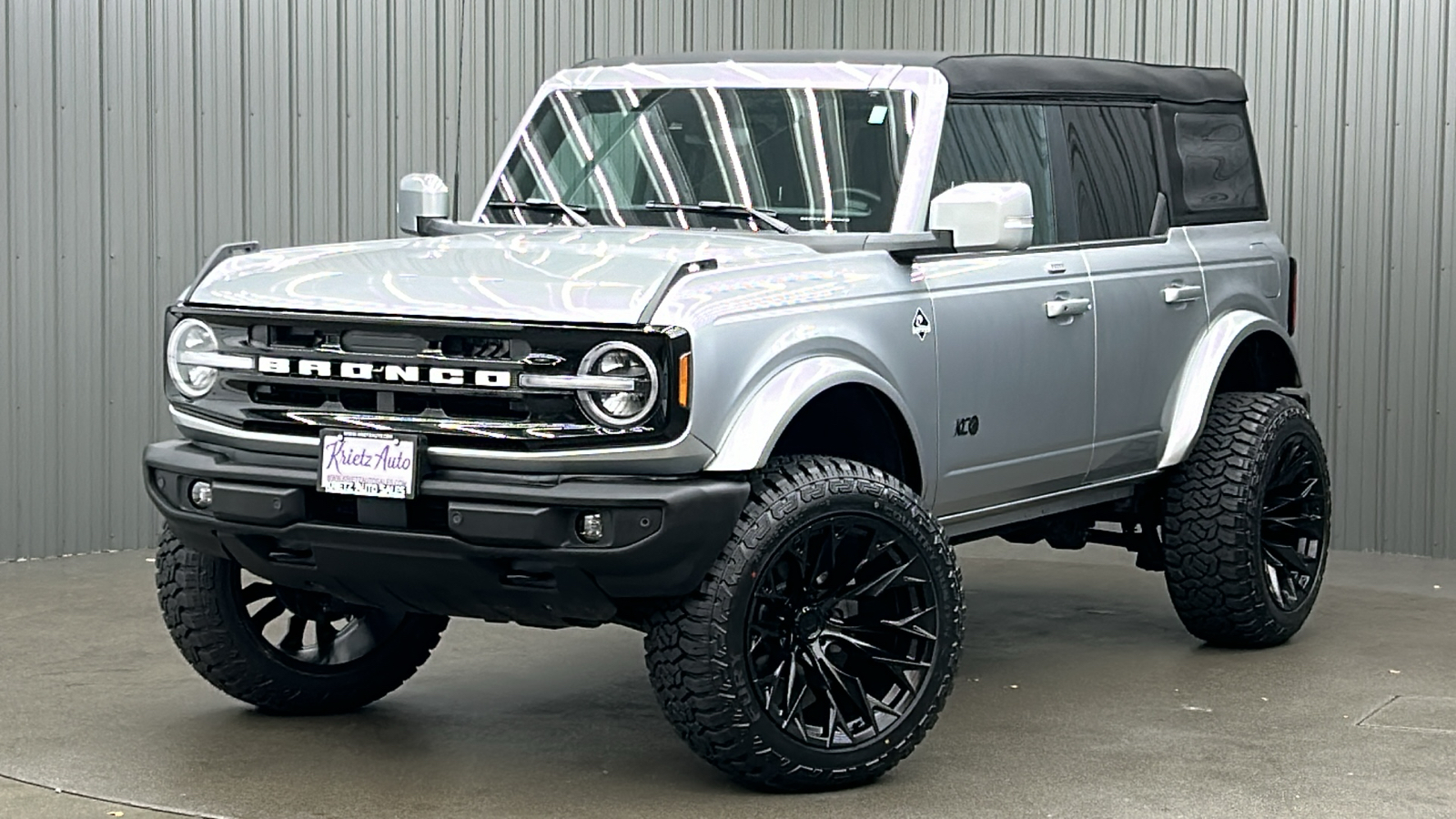 2023 Ford Bronco Outer Banks 1