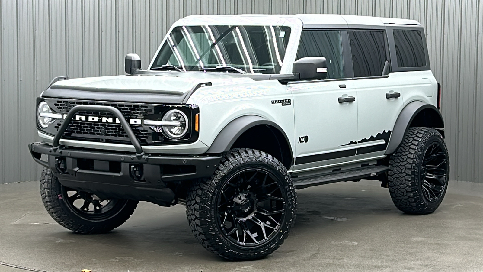 2022 Ford Bronco Wildtrak 1