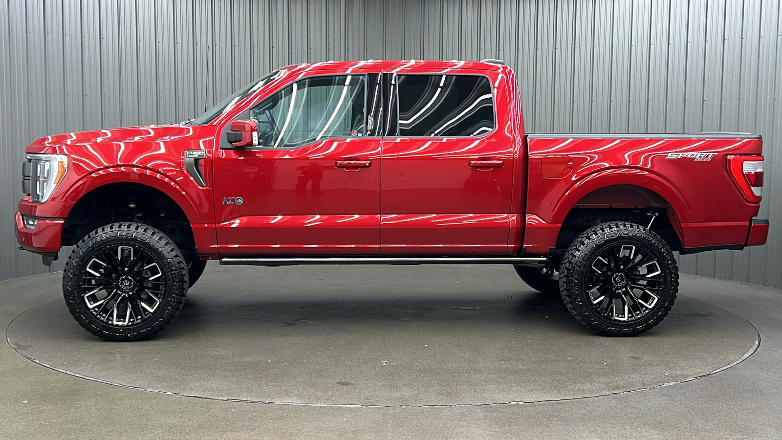 2023 Ford F-150 Lariat 2