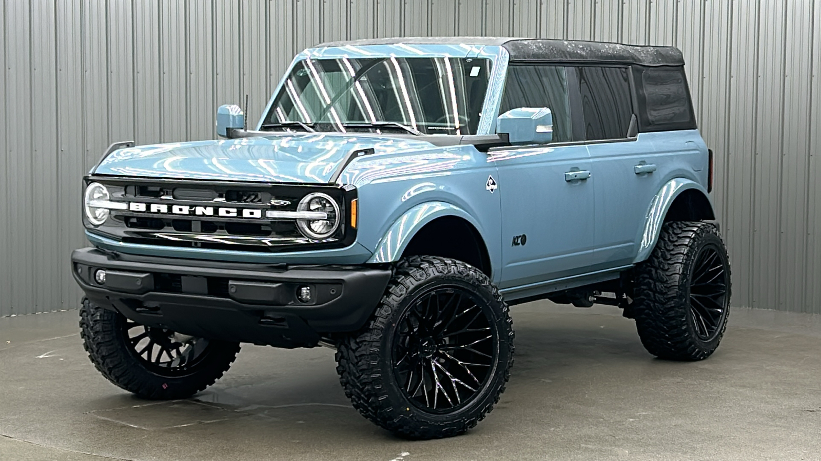 2023 Ford Bronco Outer Banks 1