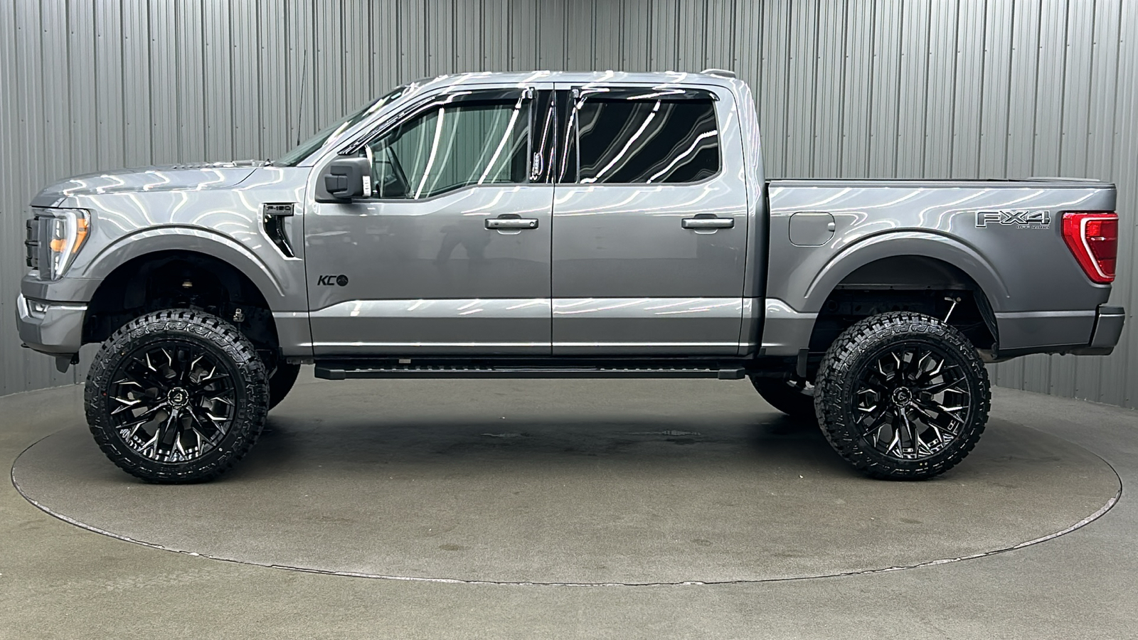 2022 Ford F-150 XLT 2